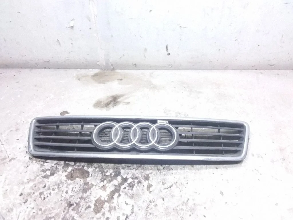 Esistange ülemine radiaatorivõre – Audi A6 S6 C5 4B (1997-2005)