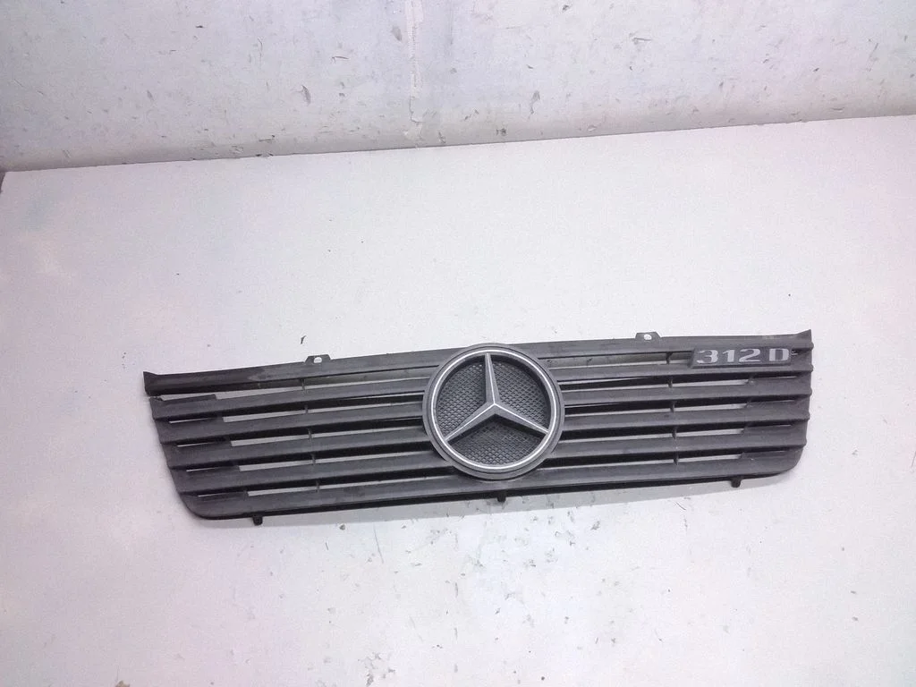Esistange ülemine radiaatorivõre – Mercedes-Benz Sprinter W901 W902 W903 W904 (1995-2007)