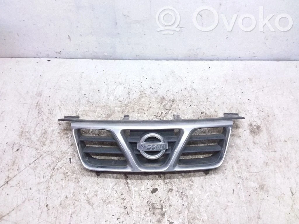 Front bumper upper radiator grill – Nissan X-Trail T30 (2001-2007)