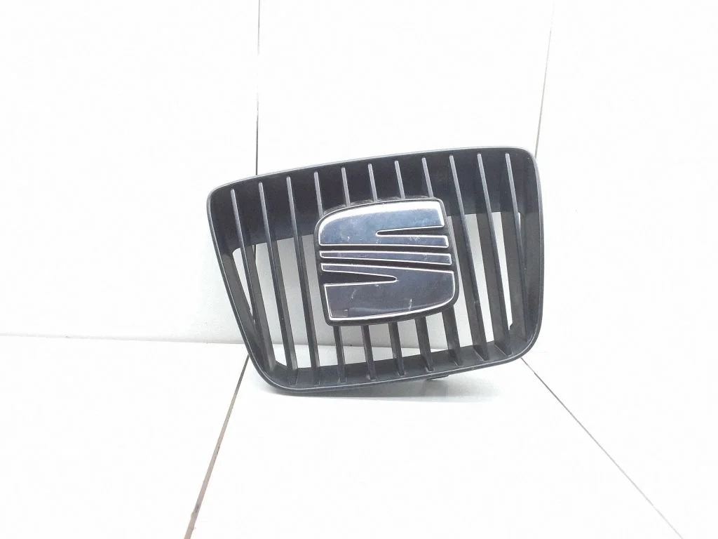 Esistange ülemine radiaatorivõre – Seat Ibiza II (6k) (1999-2002)