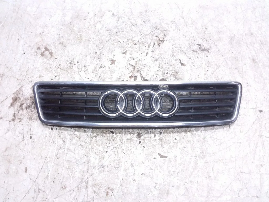 Esistange ülemine radiaatorivõre – Audi A6 Allroad C5 (1999-2005)