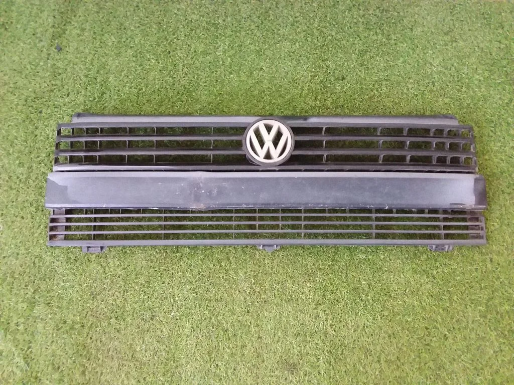 Front bumper upper radiator grill – Volkswagen Transporter - Caravelle T4 (1991-2003)
