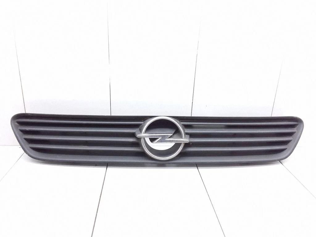 Esistange ülemine radiaatorivõre – Opel Astra G (1998-2009)