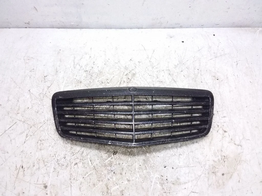 Front bumper upper radiator grill – Mercedes-Benz E-Class W211 (2002-2009)