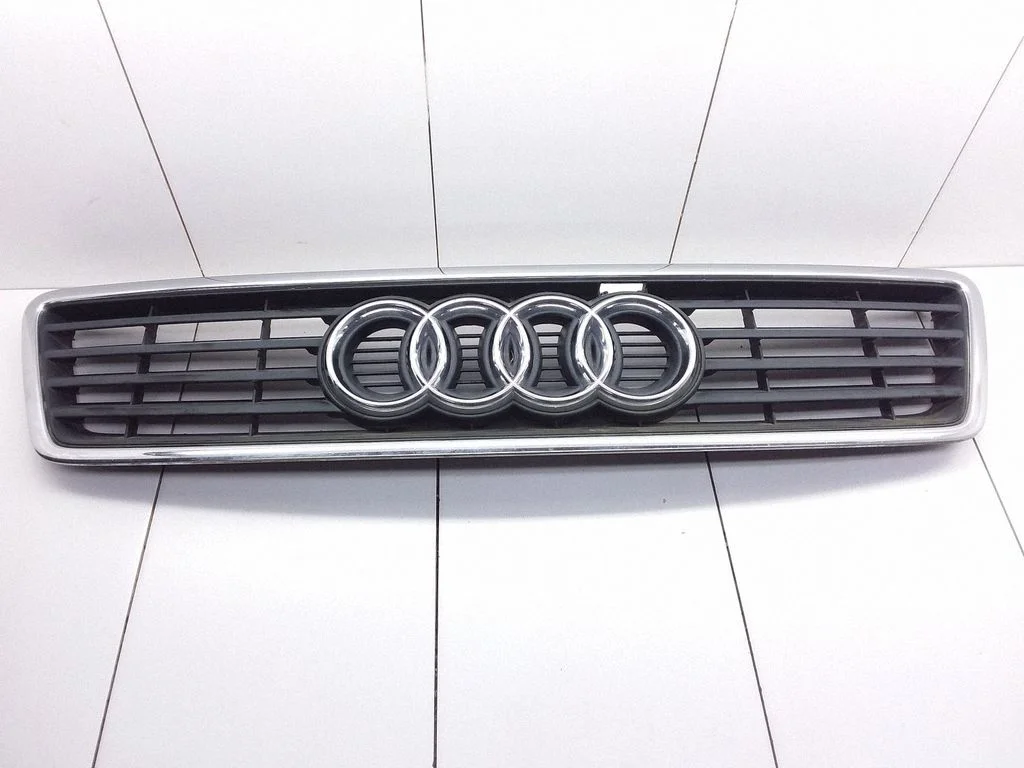 Esistange ülemine radiaatorivõre – Audi A6 Allroad C5 (1999-2005)