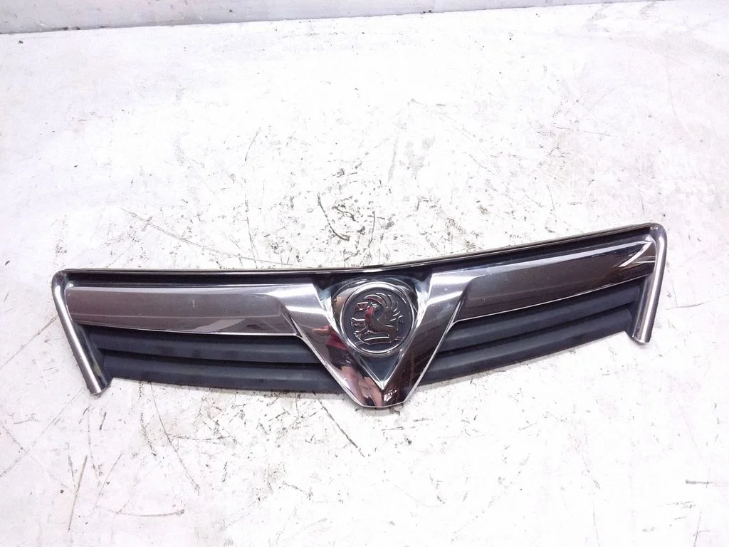 Esistange ülemine radiaatorivõre – Opel Antara (2006-2016)