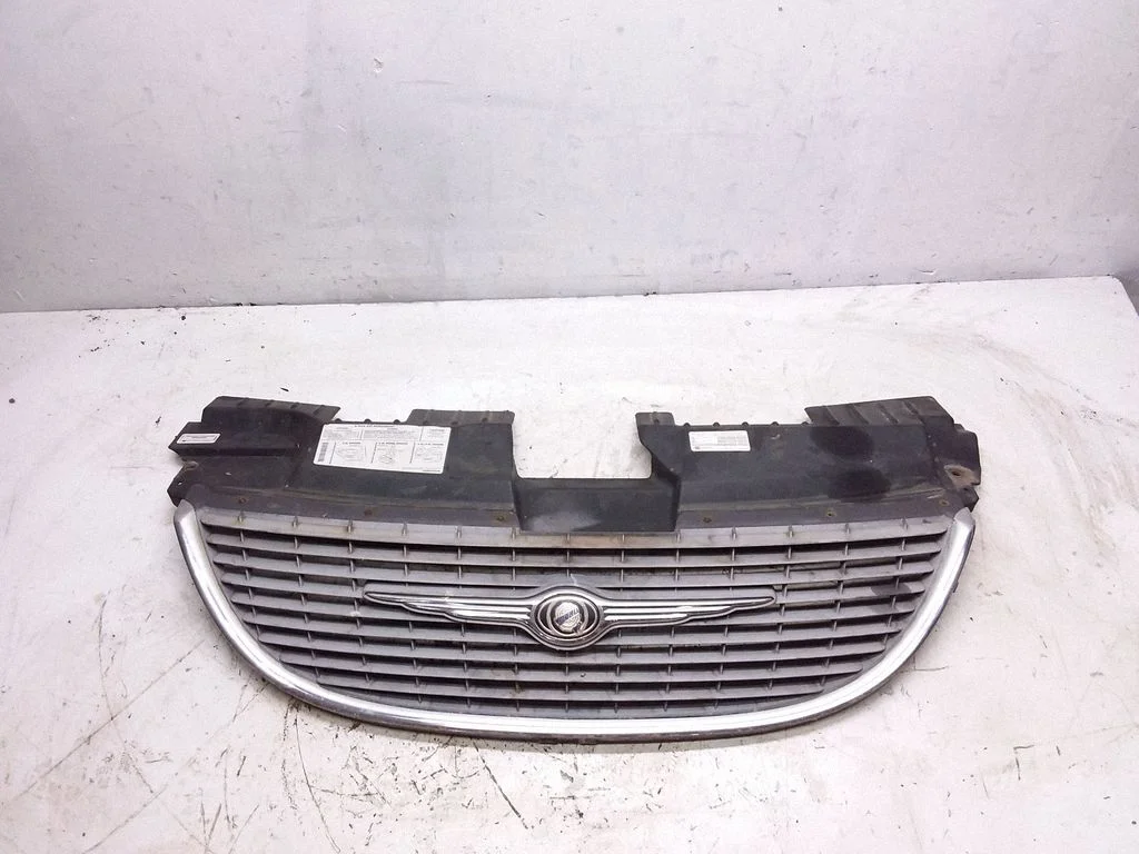 Augšējās restes – Chrysler Grand Voyager IV (2001-2007)