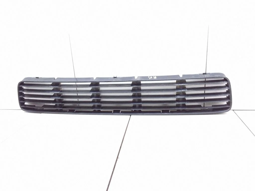 Esistange ülemine radiaatorivõre 6K5853677