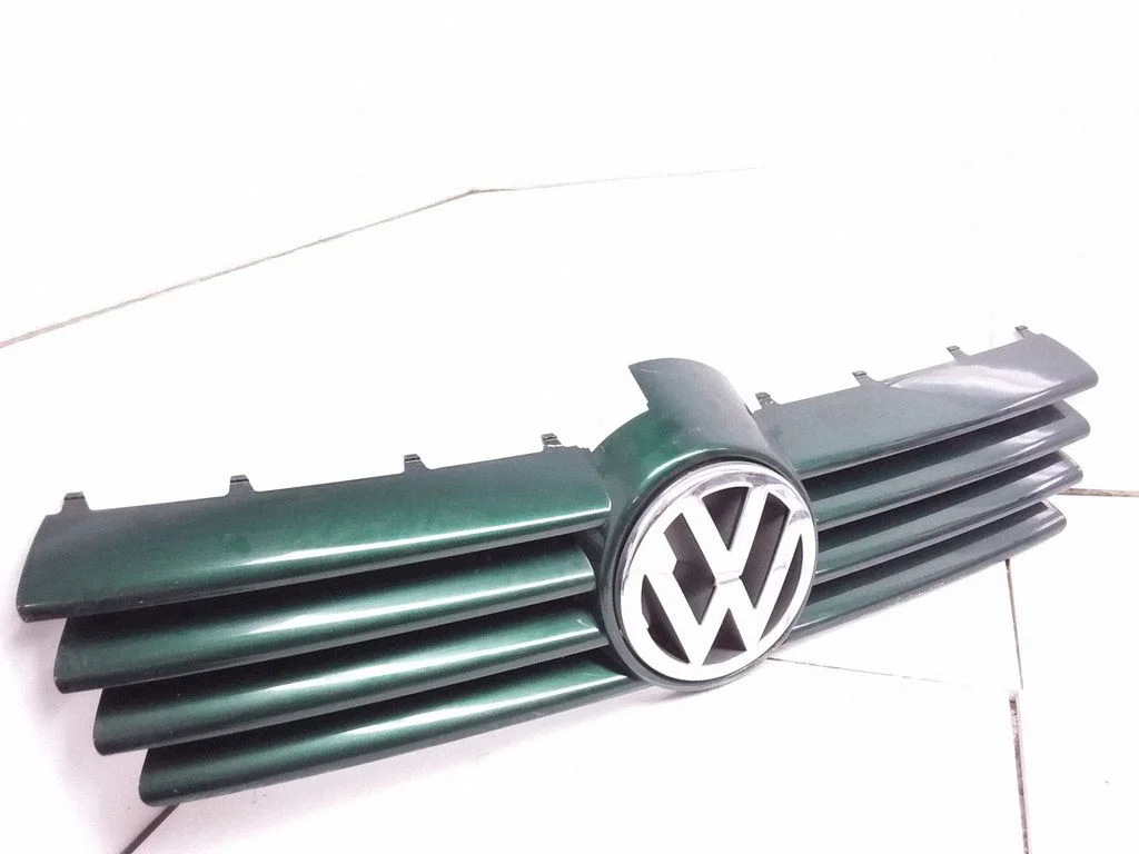 Esistange ülemine radiaatorivõre – Volkswagen Bora (1998-2005)