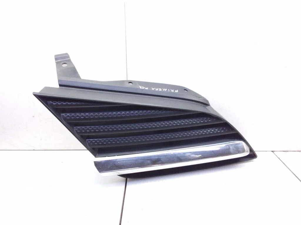 Front bumper upper radiator grill 62320AU300