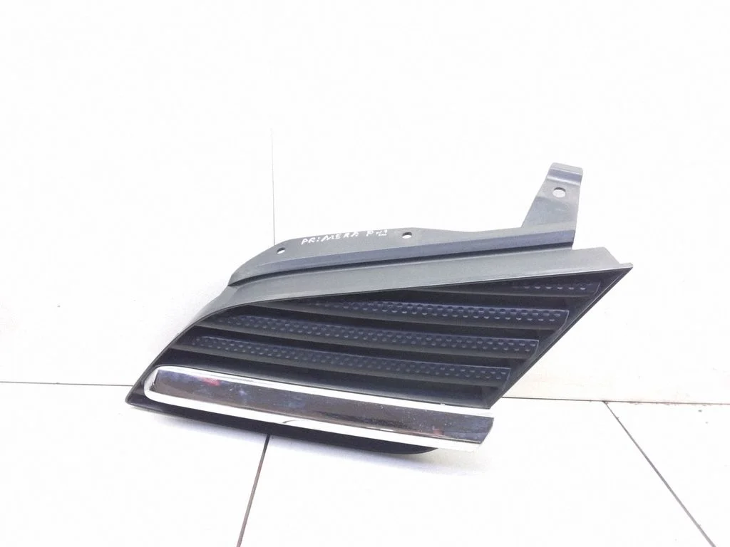 Front bumper upper radiator grill 62330AU300