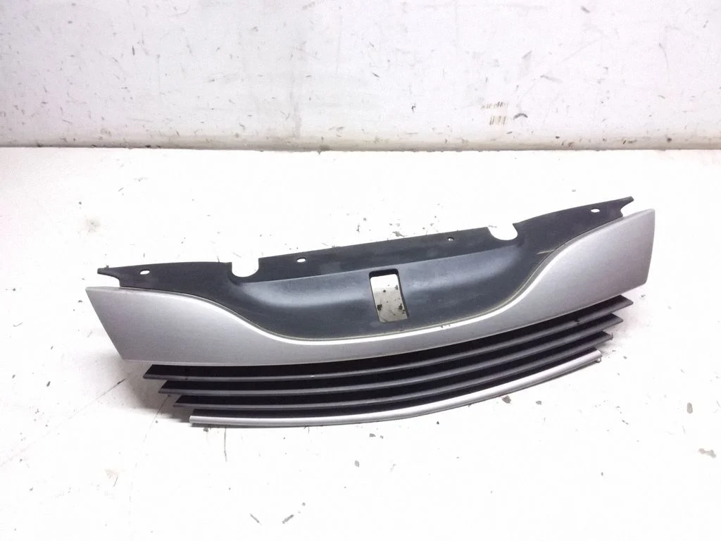 Front bumper upper radiator grill – Renault Laguna II (2001-2007)