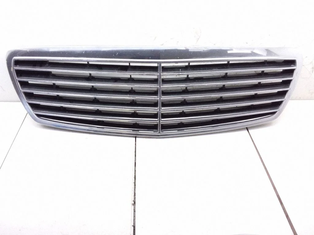 Esistange ülemine radiaatorivõre – Mercedes-Benz E-klass W211 (2002-2009)