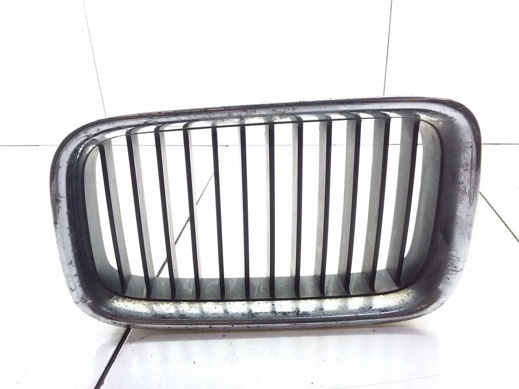 Esistange ülemine radiaatorivõre – BMW Z3 E36 (1994-2002)