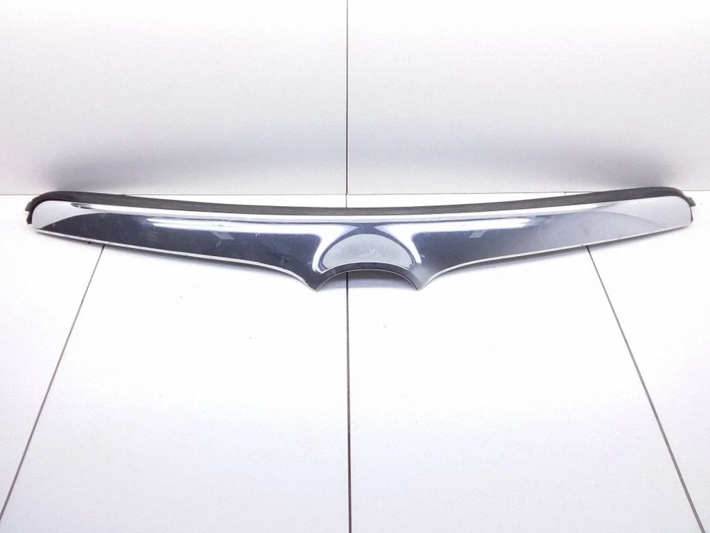 Esistange ülemine radiaatorivõre – Mazda MPV II LW (1999-2007)