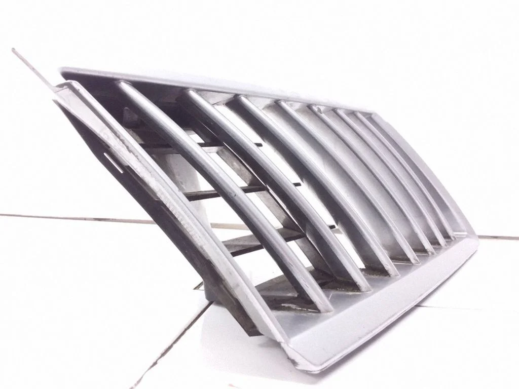 Front bumper upper radiator grill 8200096826