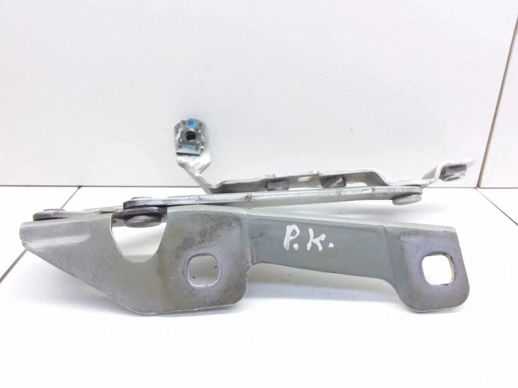 Engine bonnet/hood hinges 12841600