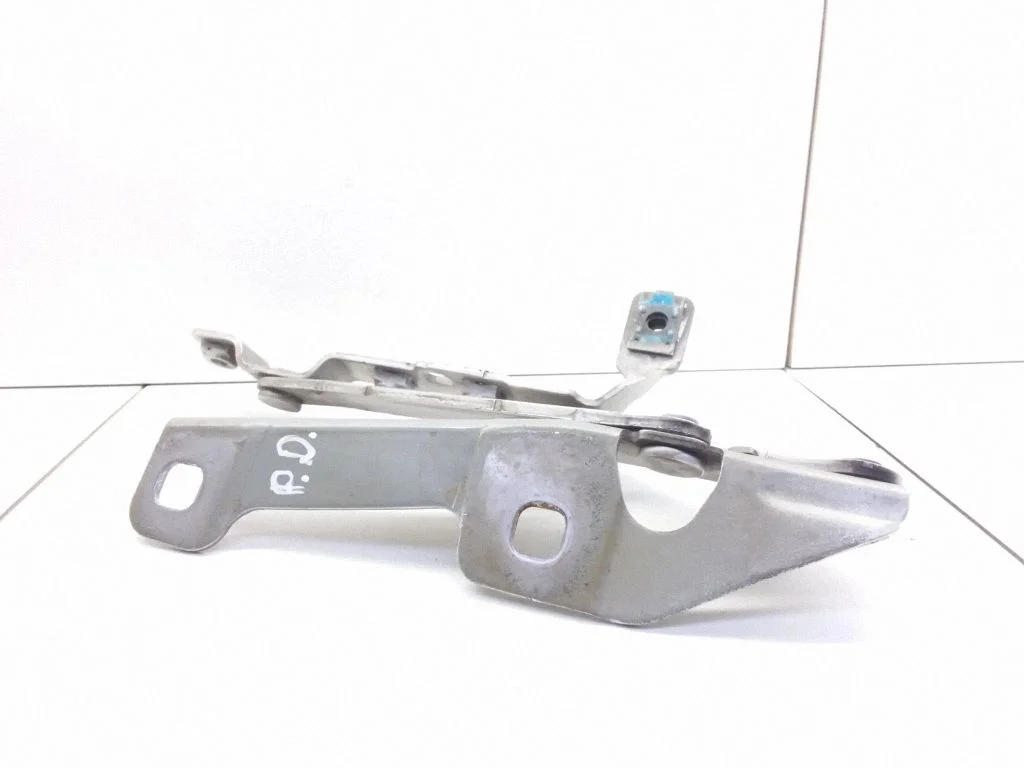 Engine bonnet/hood hinges 12841601