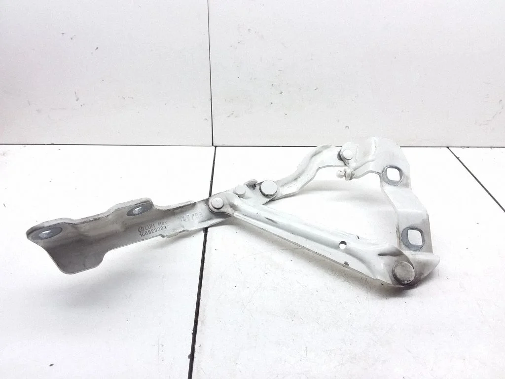 Engine bonnet/hood hinges 1C0823302