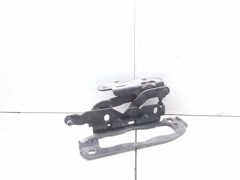 Engine bonnet/hood hinges – Mercedes-Benz C-Class AMG W204 (2007-2014)