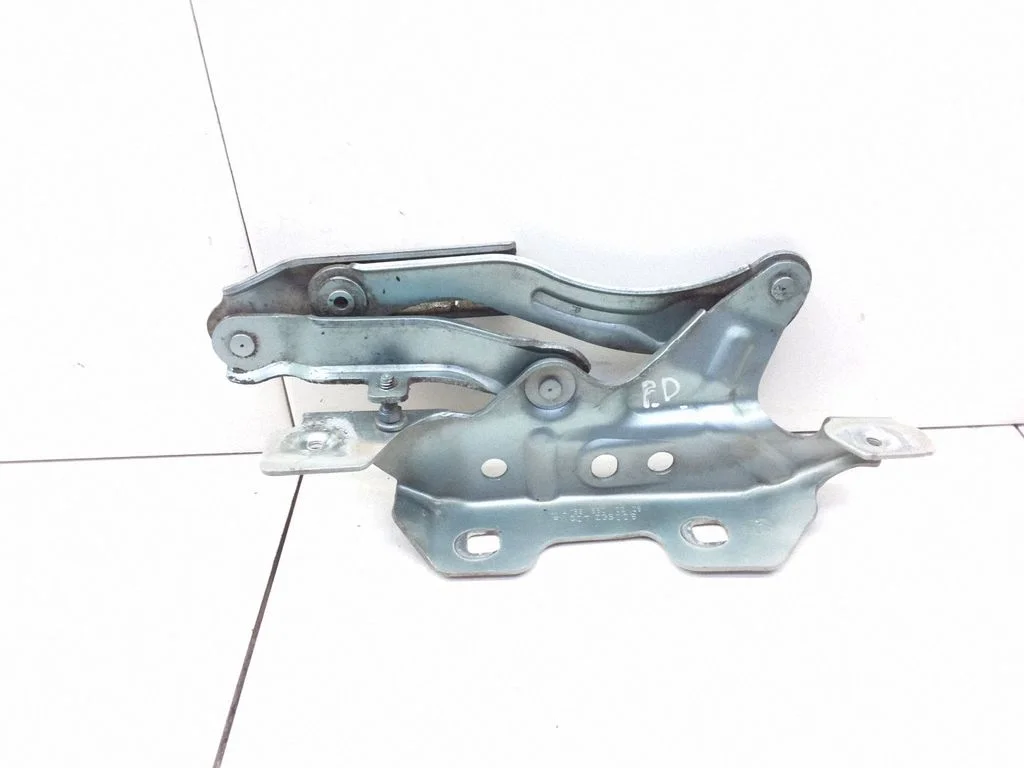Engine bonnet/hood hinges – Mercedes-Benz A-Class W169 (2004-2012)