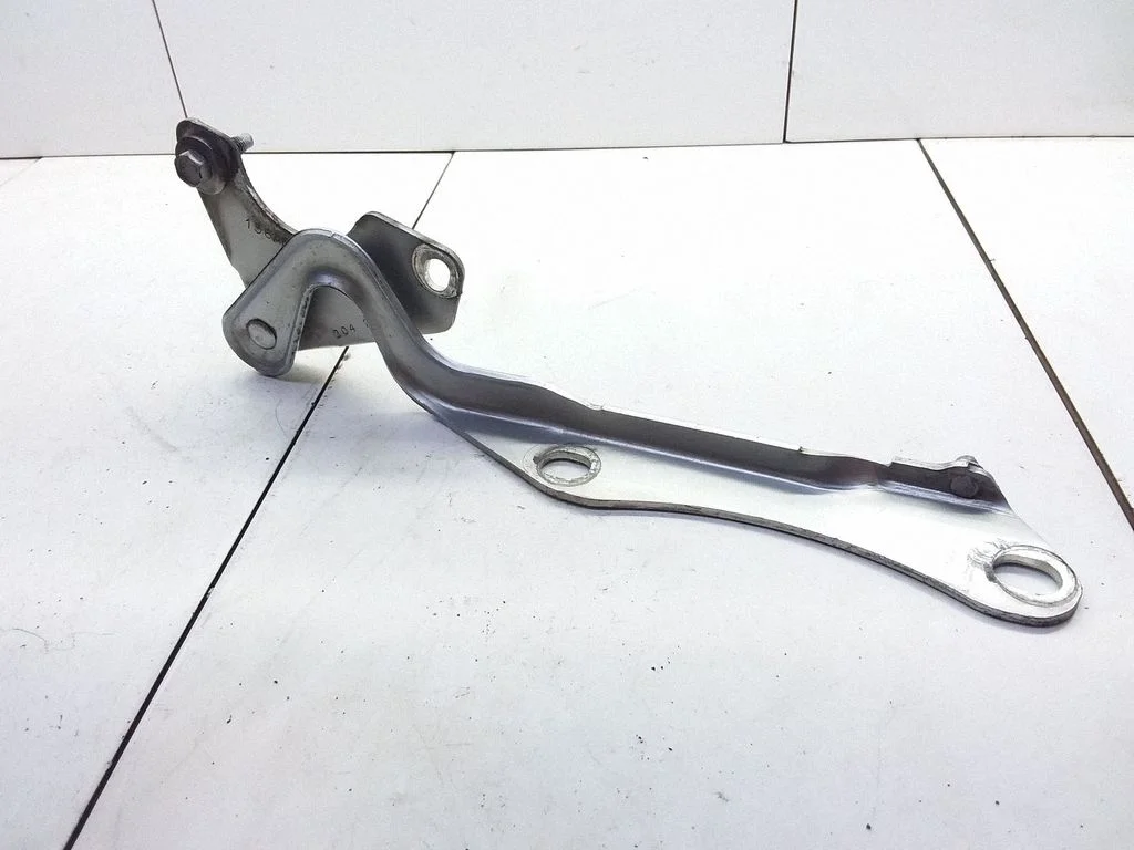 Engine bonnet/hood hinges 136AF