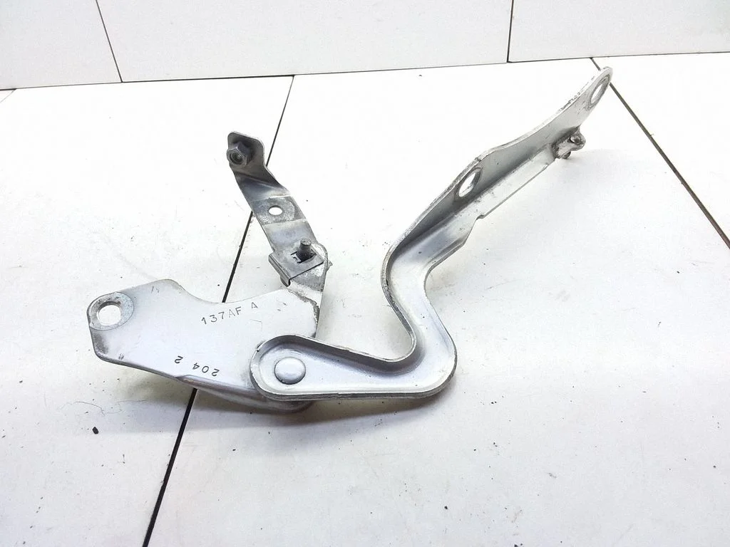 Engine bonnet/hood hinges 137AF