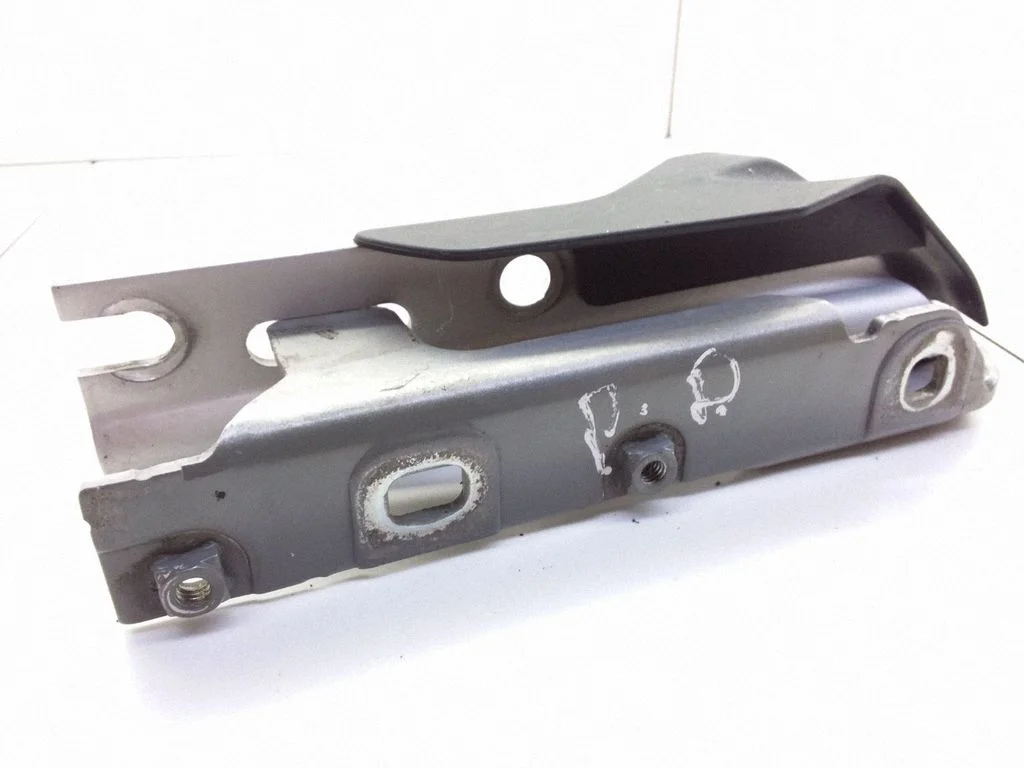 Engine bonnet/hood hinges – Saab 9-3 Ver2 (2003-2007)