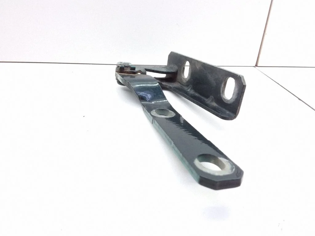Engine bonnet/hood hinges – Saab 9000 CS (1992-1998)