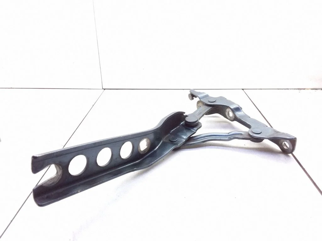 Engine bonnet/hood hinges – Skoda Octavia Mk2 (1Z) (2004-2013)
