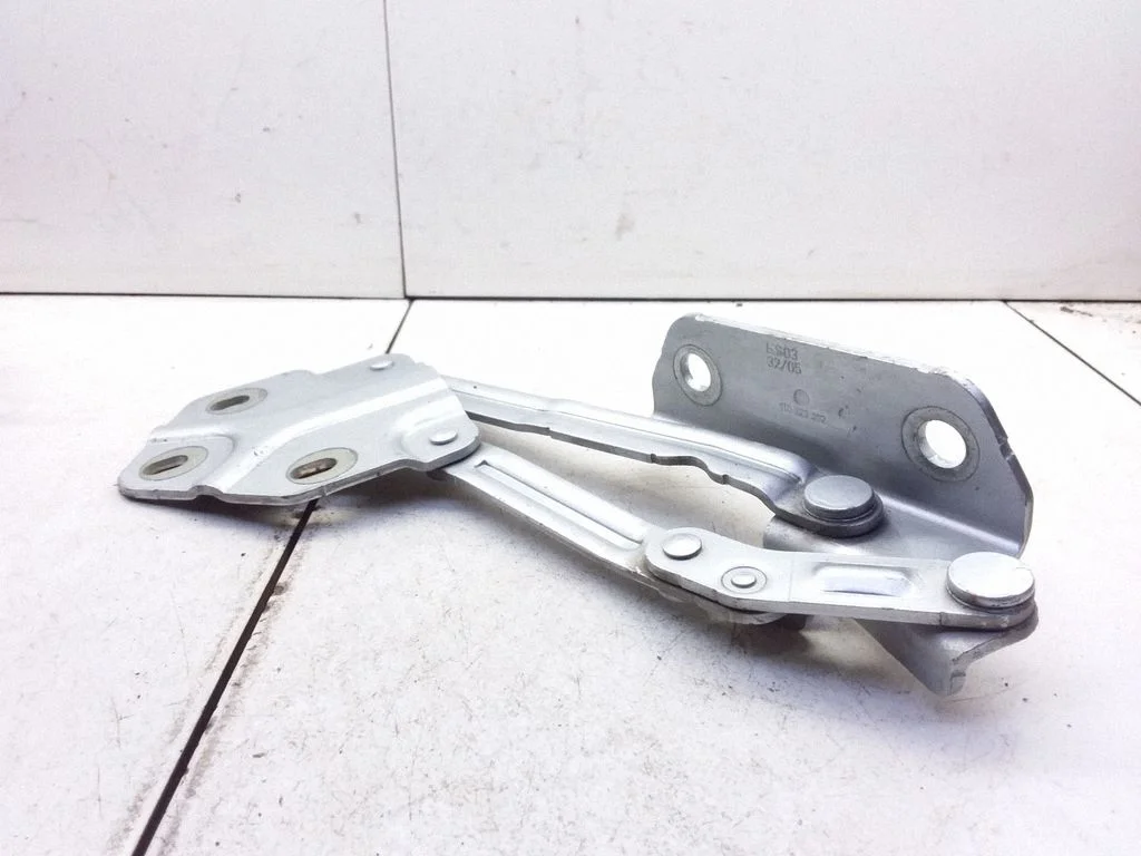Mootorikapoti hinged 1T0823302