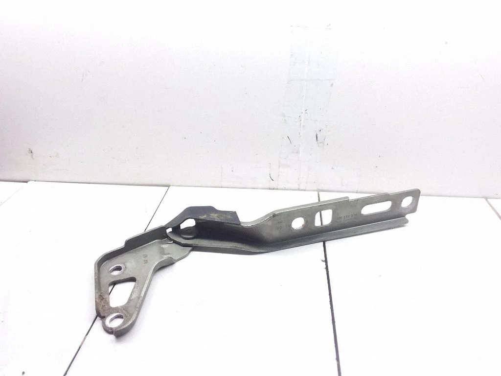 Engine bonnet/hood hinges 4L0823301