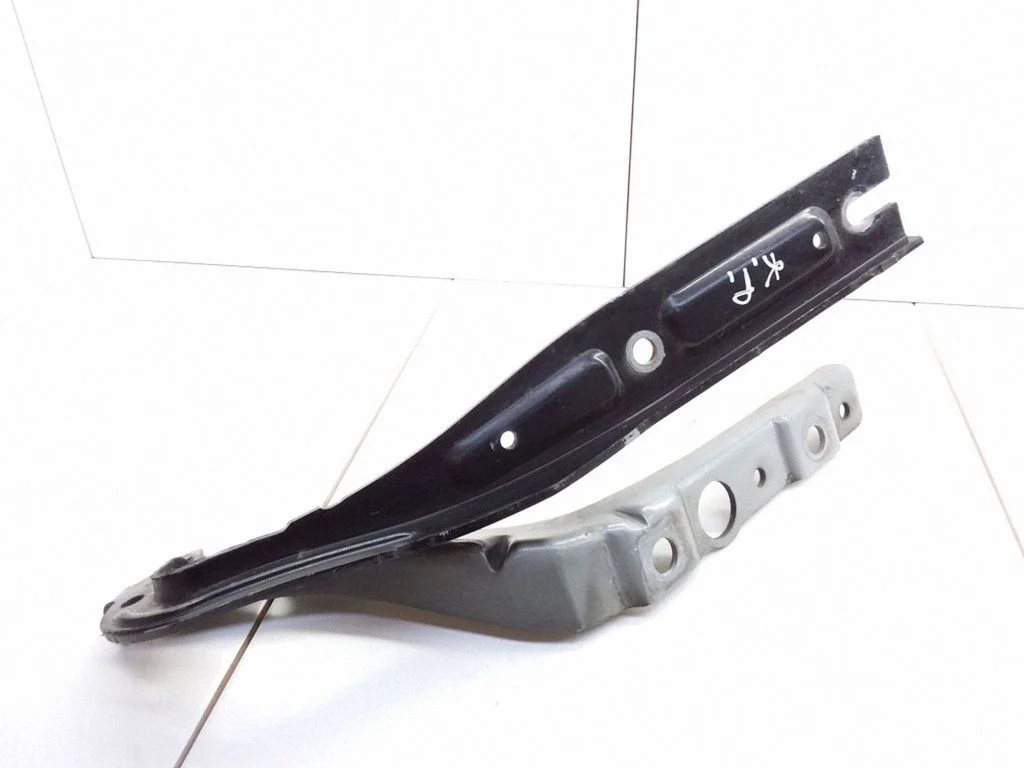 Engine bonnet/hood hinges