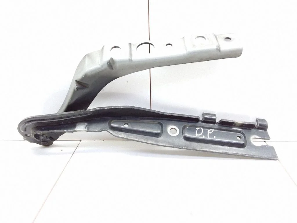 Engine bonnet/hood hinges