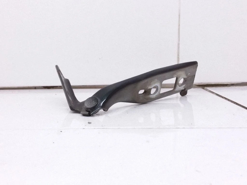 Mootorikapoti hinged – vasak