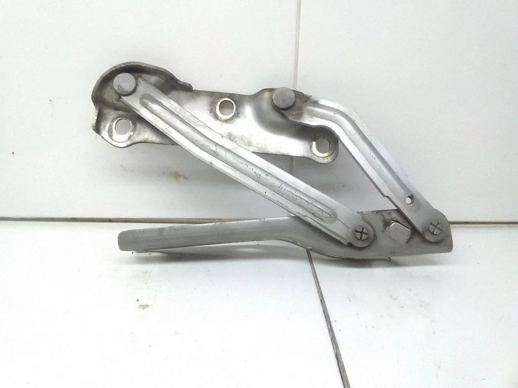 Engine bonnet/hood hinges – front right