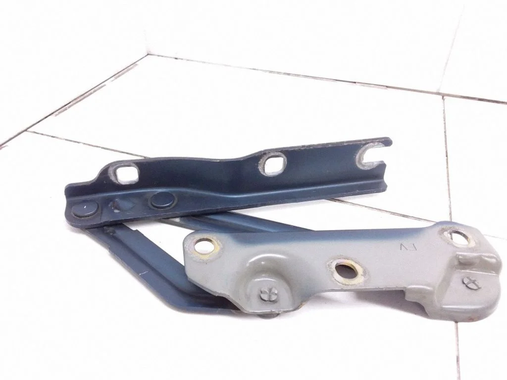 Engine bonnet/hood hinges – Saab 9-5 (2006-2010)