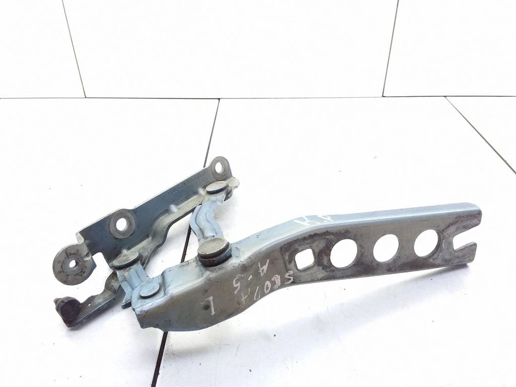 Engine bonnet/hood hinges – Skoda Octavia Mk2 (1Z) (2004-2013)