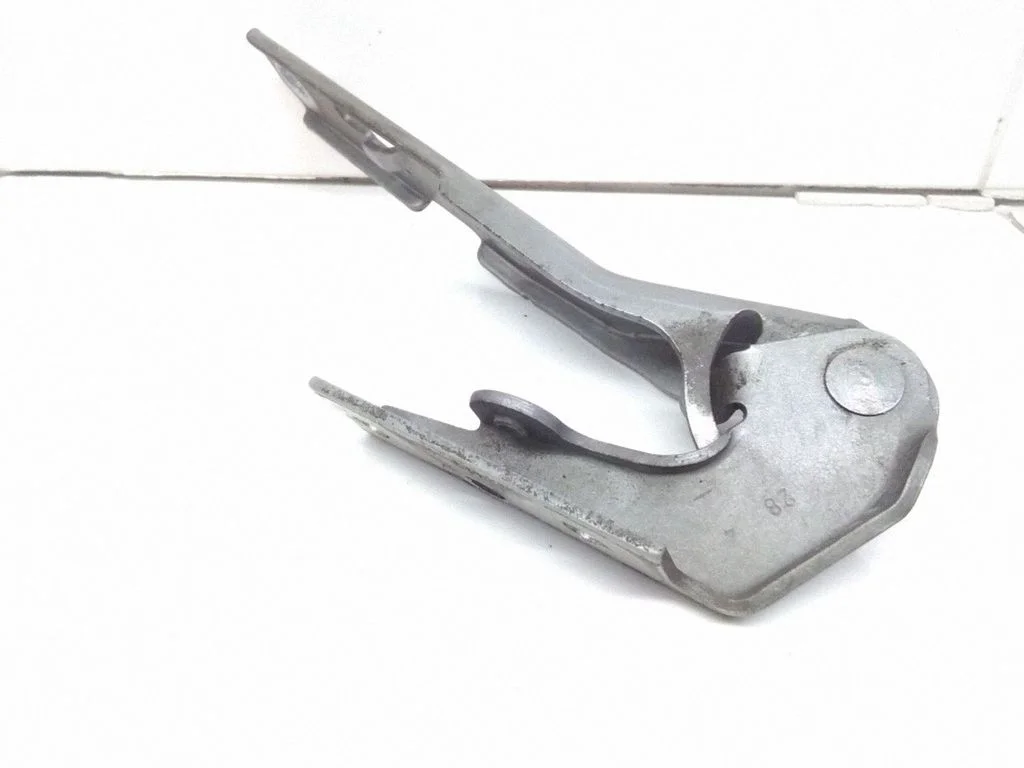 Engine bonnet/hood hinges 8E0823301E