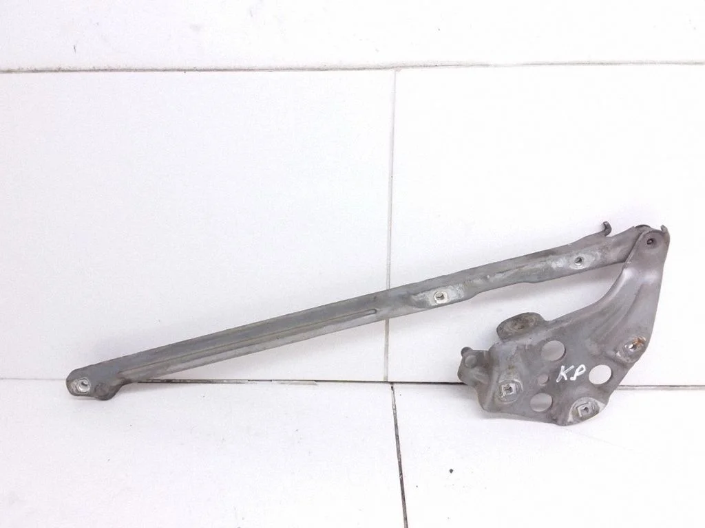 Engine bonnet/hood hinges – Mercedes-Benz E-Class W210 (1995-2002)