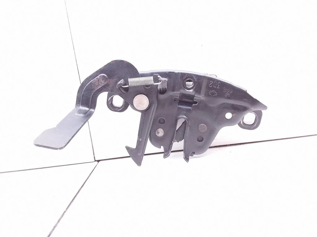 Engine bonnet/hood lock/catch