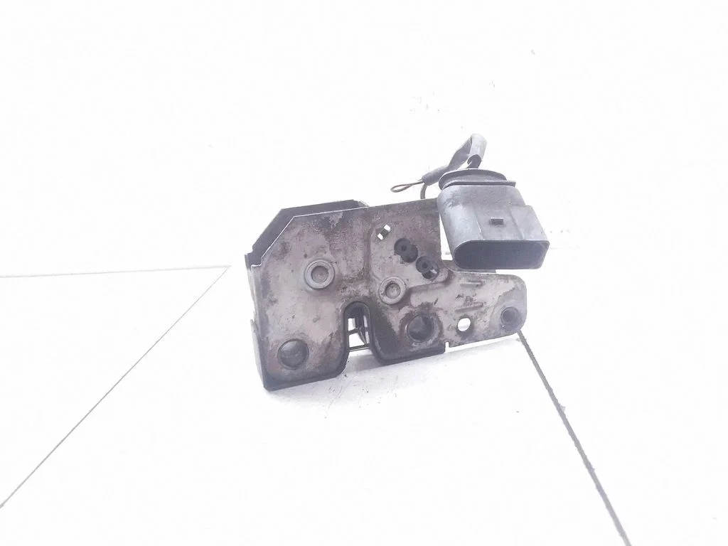 Engine bonnet/hood lock/catch – Volkswagen Touareg I (2002-2010)