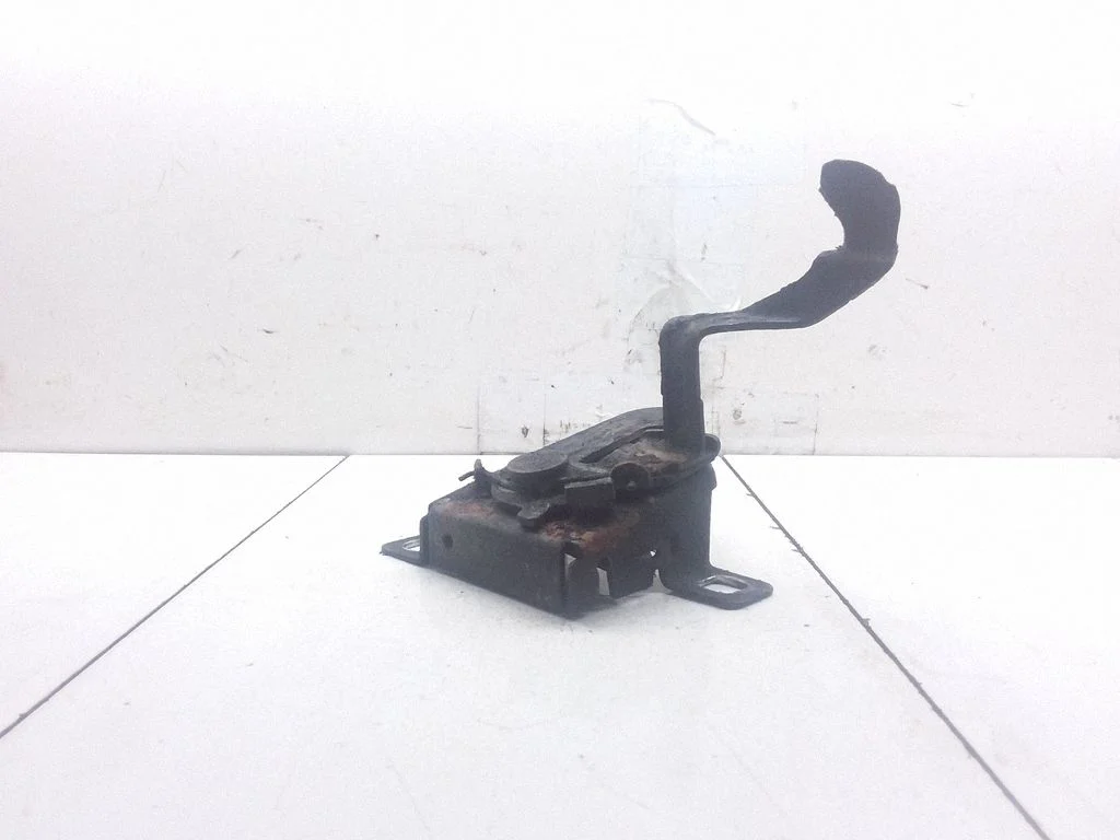 Engine bonnet/hood lock/catch