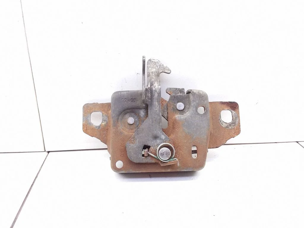 Engine bonnet/hood lock/catch