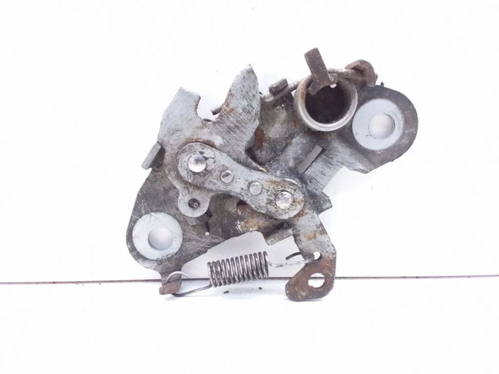 Engine bonnet/hood lock/catch – left