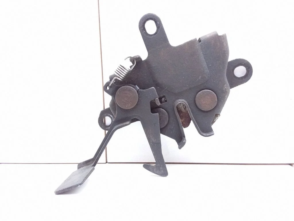 Engine bonnet/hood lock/catch