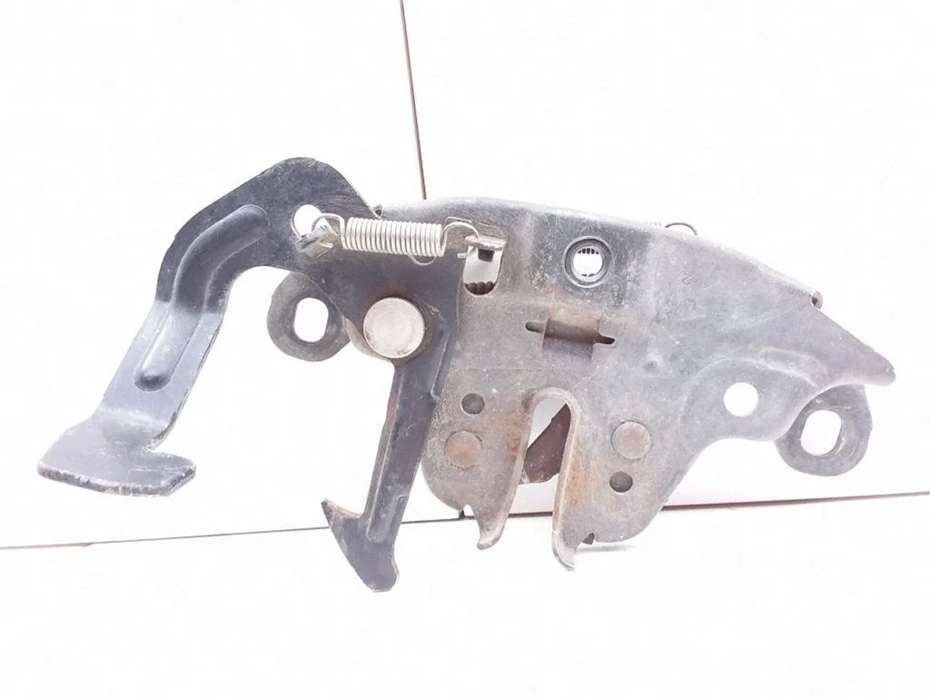 Engine bonnet/hood lock/catch