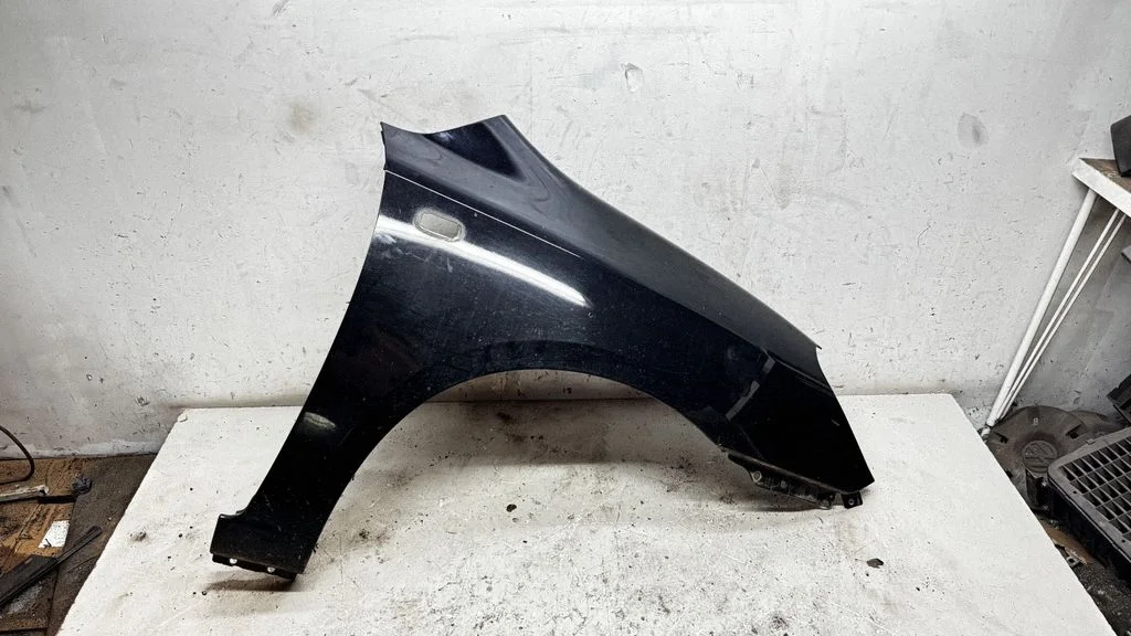 Fender – front right