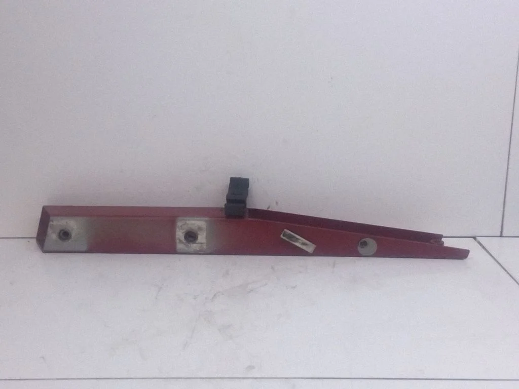 Fender mounting bracket 8Z0805092A