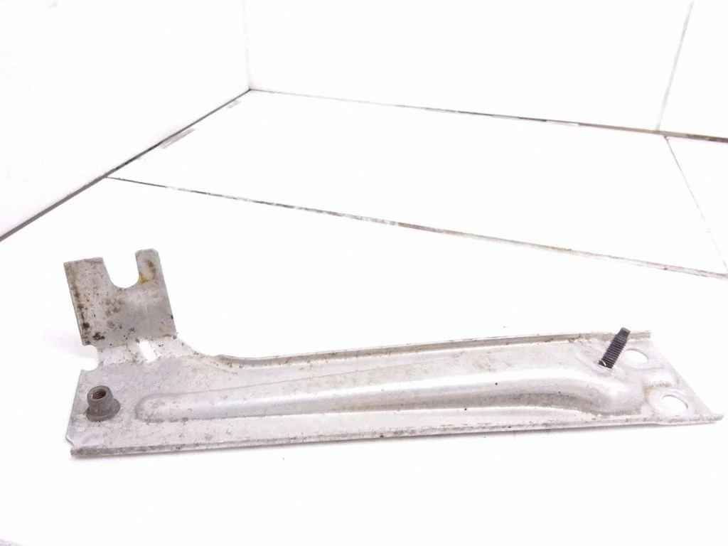 Fender mounting bracket 8Z0805457A